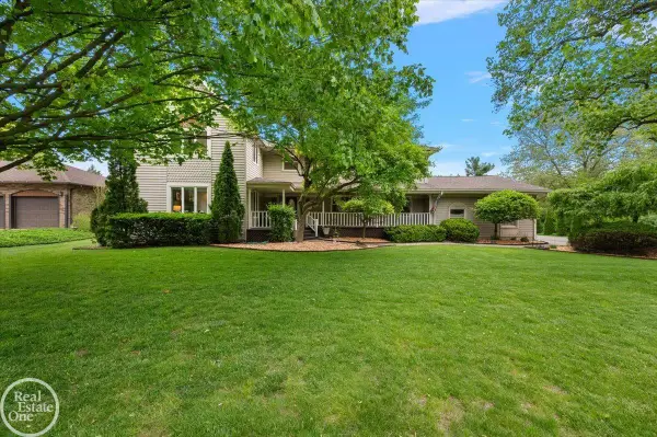 88 Aspinwall DR, Troy, MI 48098