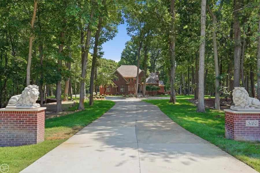 3180 Canyon Oaks TRL, Milford, MI 48380 - #2