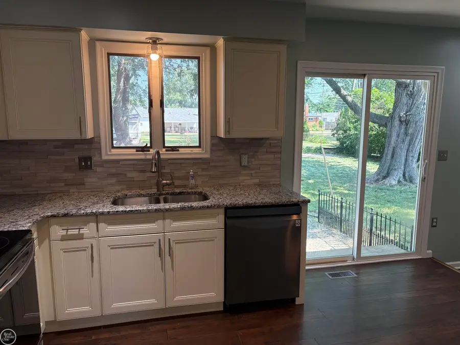 7505 21 Mile RD, Shelby, MI 48317 - #3