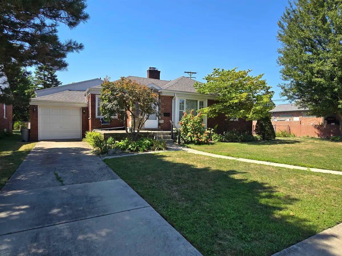 22300 Edmunton ST, Saint Clair Shores, MI 48080 - #1