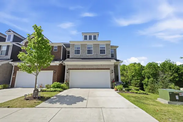 381 Strawberry DR, RochesterHills, MI 48307