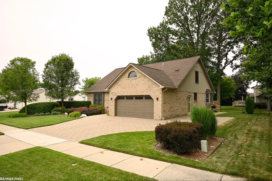 48315 Walden RD, Macomb, MI 48044 - #3