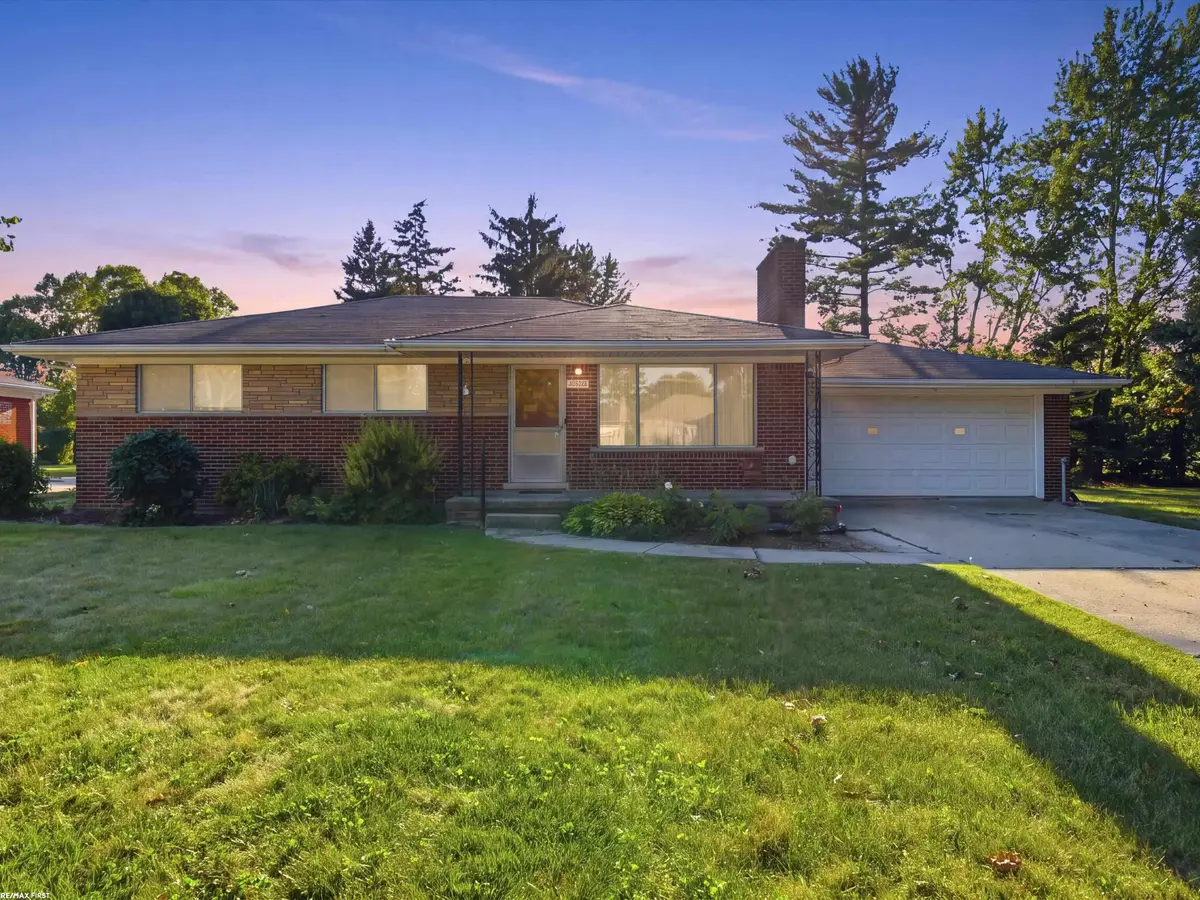 42819 Willsharon ST, Sterling Heights, MI 48314 - #1