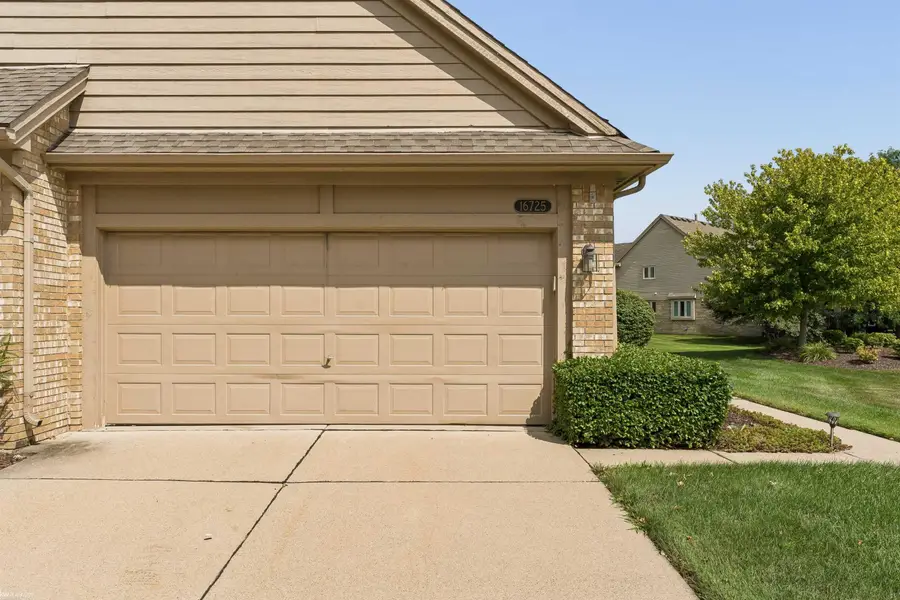 16725 Pearlcreek CT, Macomb, MI 48042 - #3