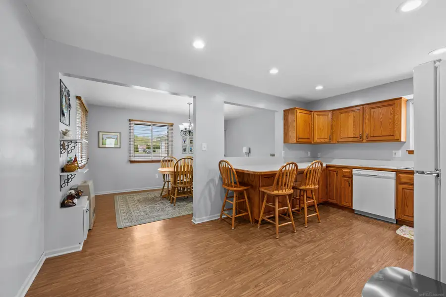 8607 Leslie ST, Sterling Heights, MI 48314 - #3