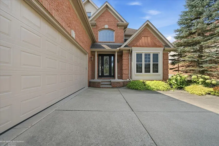 16080 Harvest Spring LN, Macomb, MI 48042 - #2