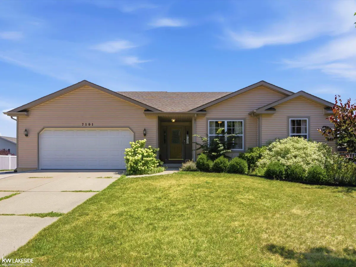 7101 Glen Oak DR, Grand Blanc, MI 48439 - #1