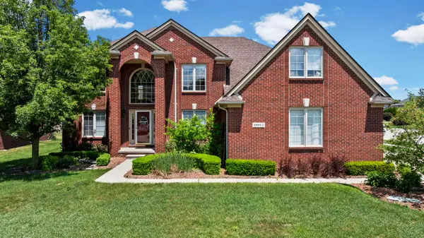 18913 Strongford DR, Macomb, MI 48044