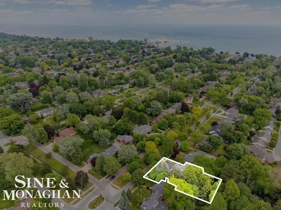 565 Lochmoor BLVD, Grosse Pointe Woods, MI 48236 - #3
