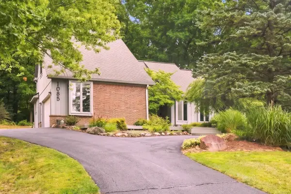 1085 Bear Creek CT, Oakland, MI 48306