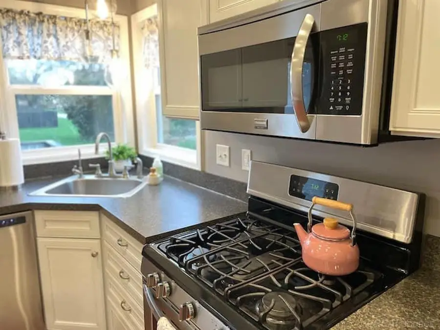 8824 North ST, Vassar, MI 48768 - #3