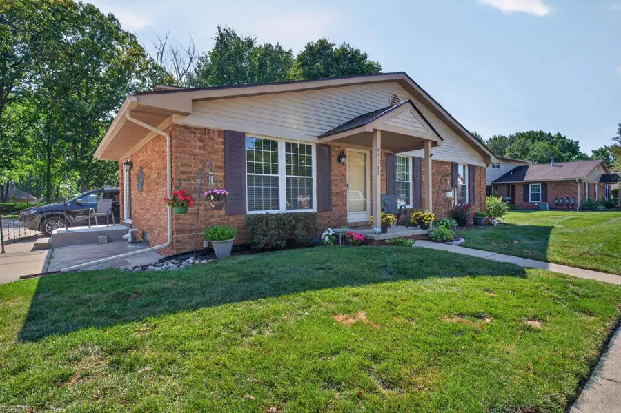 68260 Rosewood LN, Richmond, MI 48062 - #2