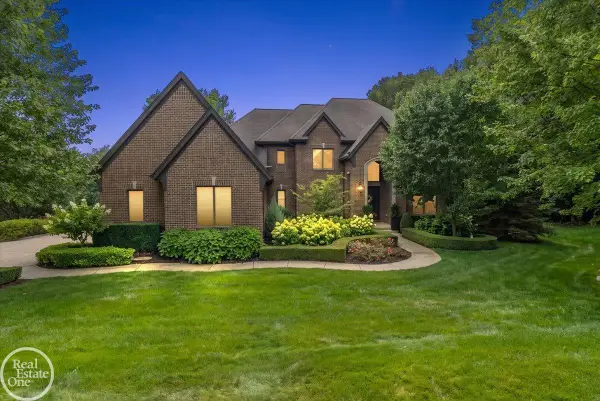 2761 Plum Creek DR, Oakland, MI 48363