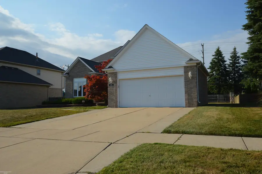 19855 Sycamore DR, Macomb, MI 48044 - #2