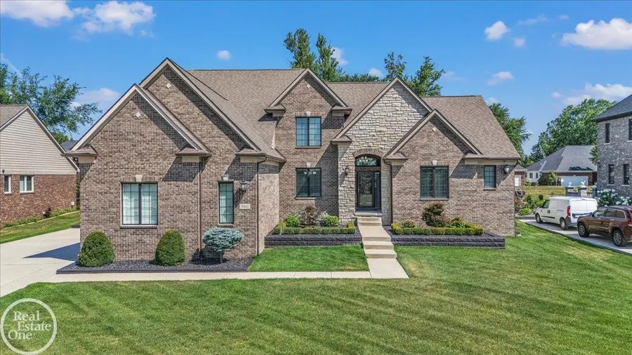 3941 Corkwood DR, Sterling Heights, MI 48314 - #2