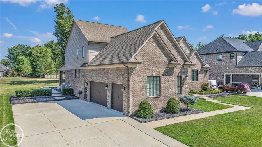3941 Corkwood DR, Sterling Heights, MI 48314 - #3