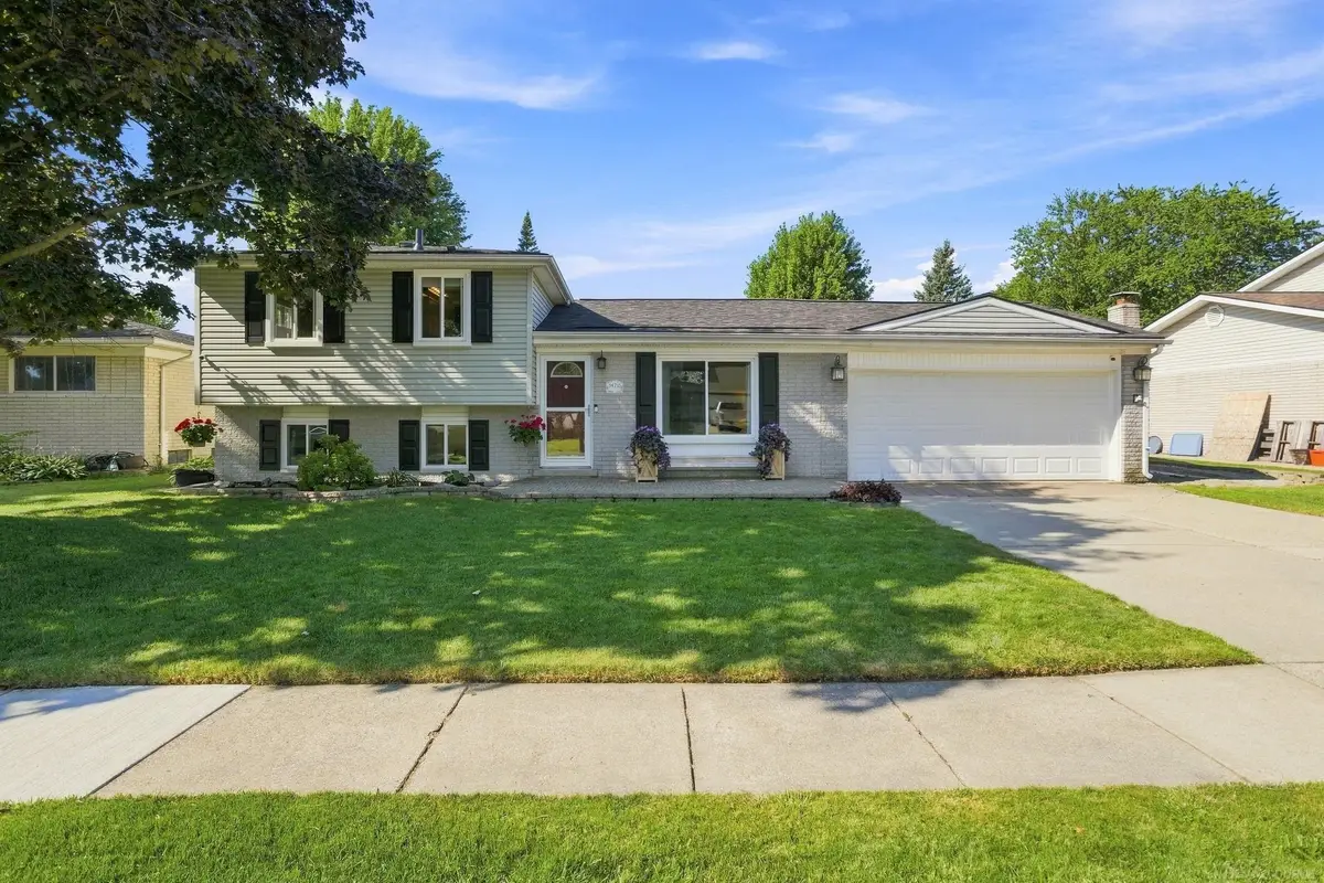 34710 Devonshire RD, New Baltimore, MI 48047 - #1