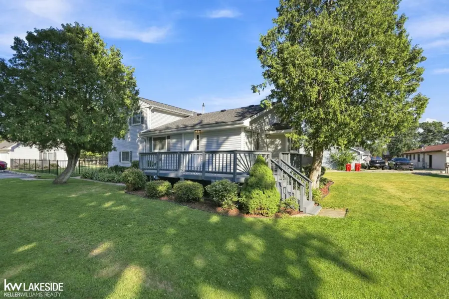 39904 Elmite ST, Harrison, MI 48045 - #2