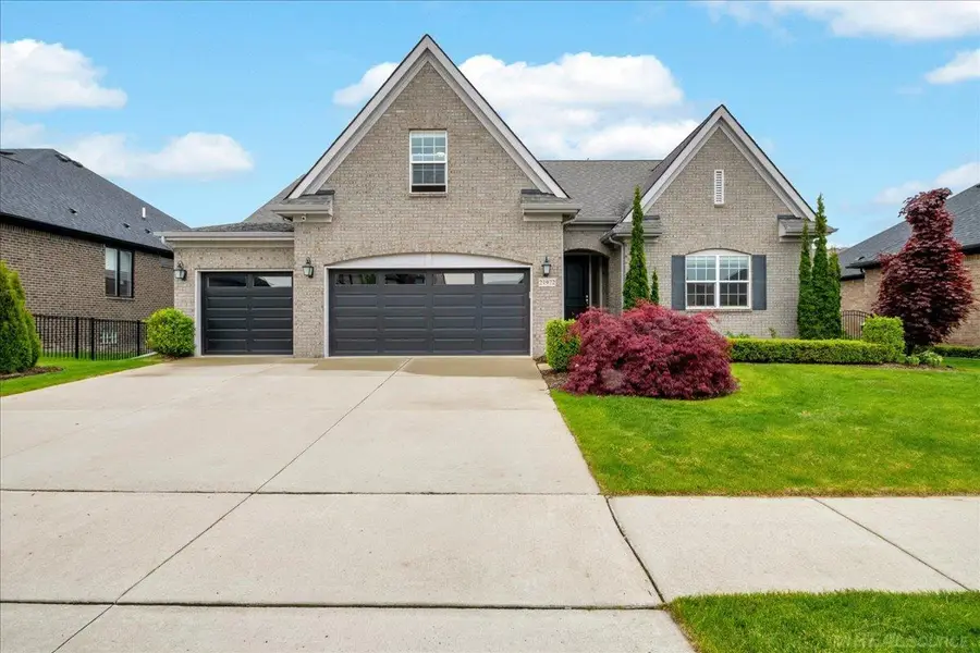 21972 E Majestic DR, Macomb, MI 48044 - #3
