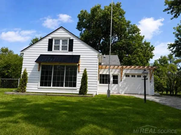1380 W. Bemis RD, Saline, MI 48176