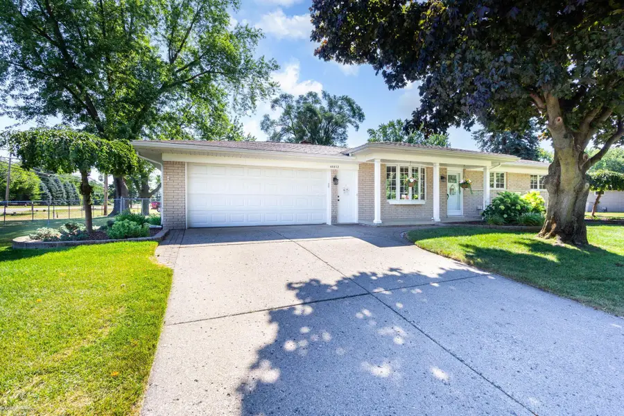 48872 Rex ST, Shelby, MI 48317 - #3