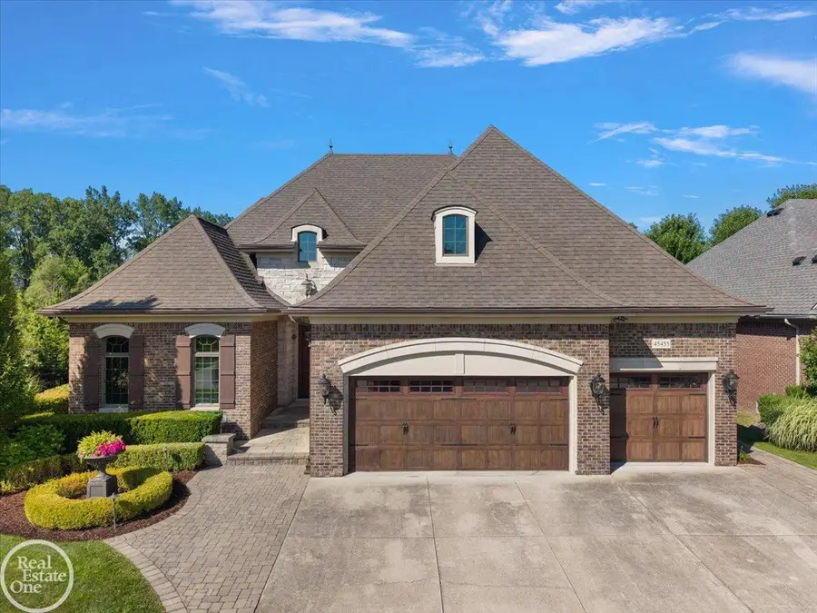 45455 Shoal DR, Macomb, MI 48044 - #2