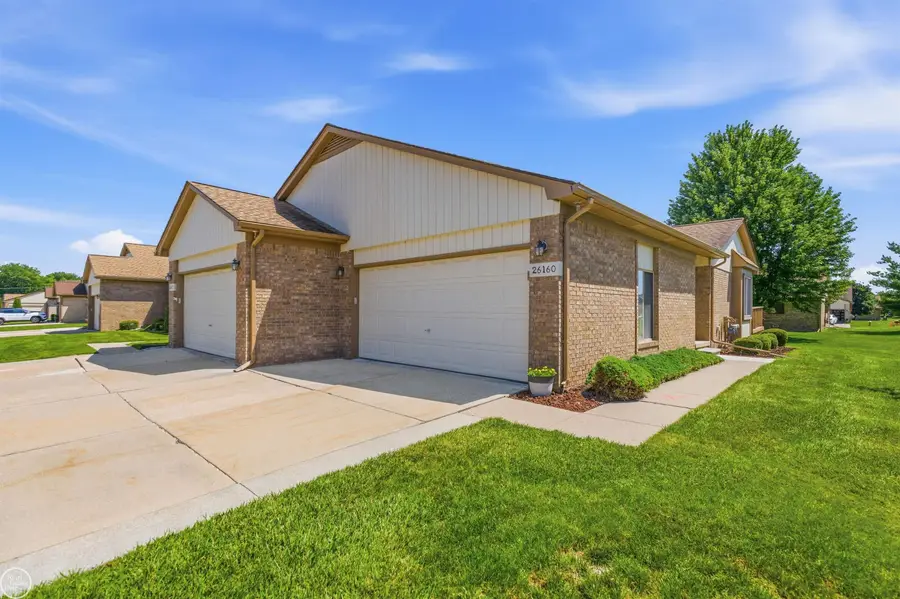 26160 N Knollwood DR, Chesterfield, MI 48051 - #2