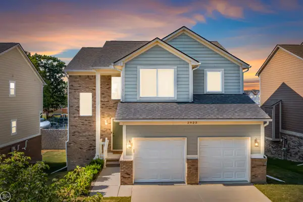 3923 Maple LN, AuburnHills, MI 48326