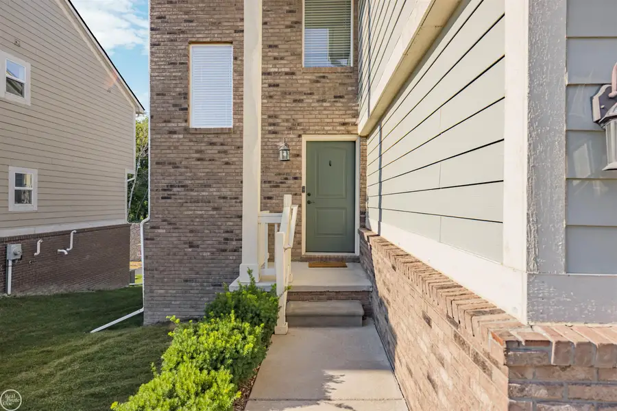 3923 Maple LN, Auburn Hills, MI 48326 - #2