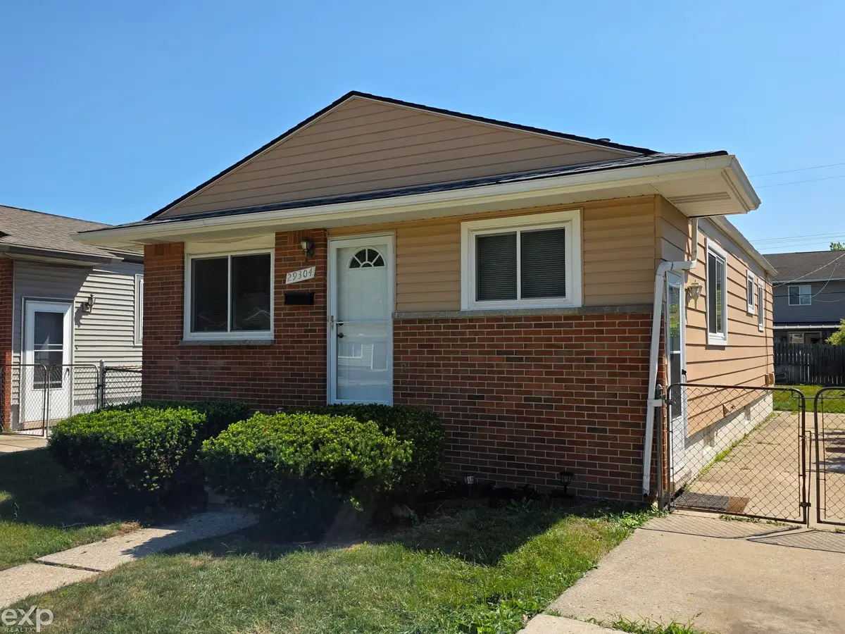 29304 Rosebriar ST, Saint Clair Shores, MI 48081 - #1