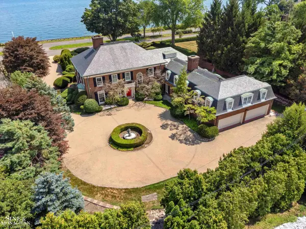 105 Lake Shore RD, GrossePointeFarms, MI 48236