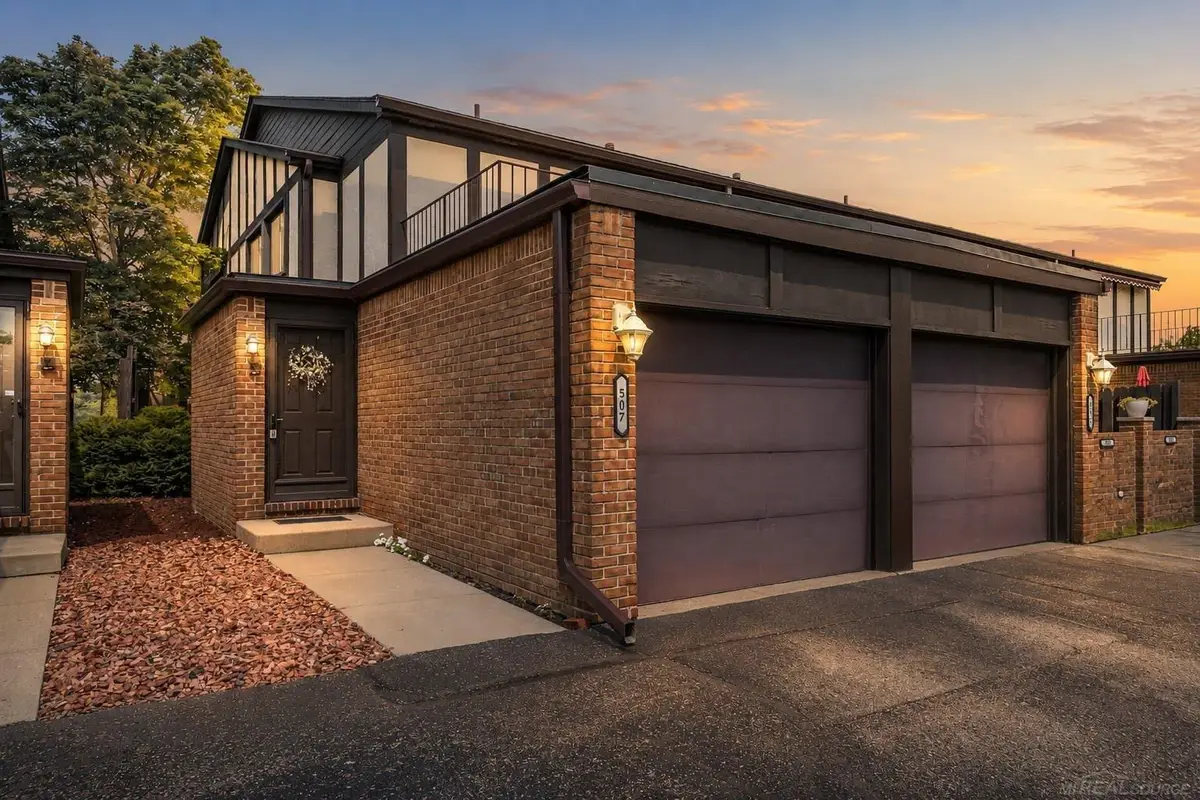 507 Country Club DR, Saint Clair Shores, MI 48082 - #1