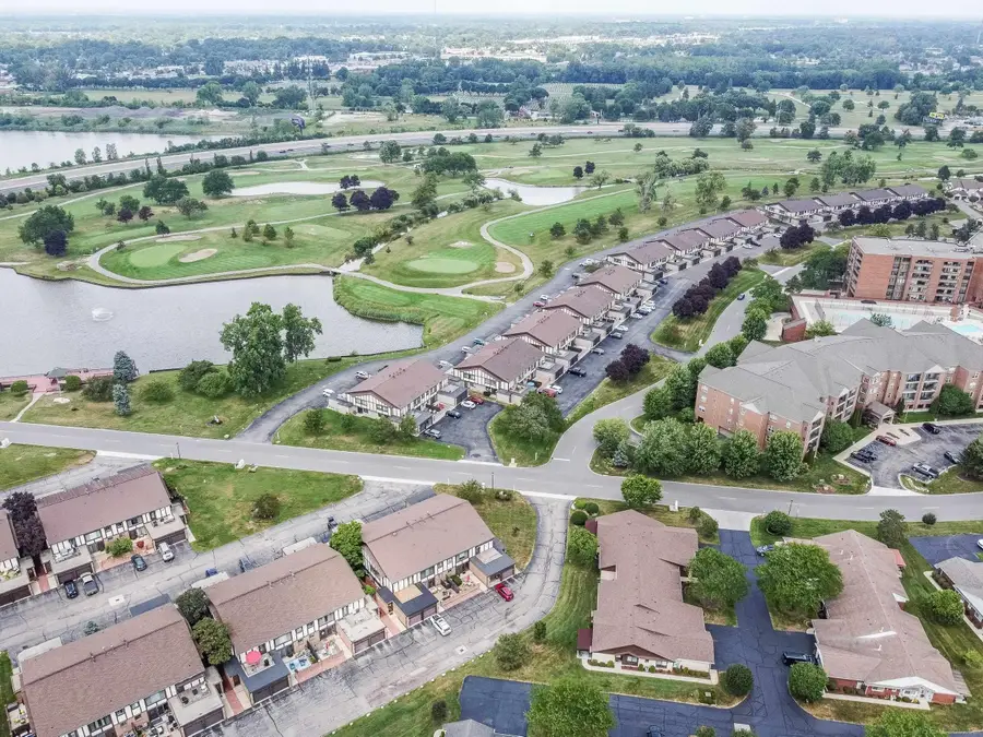 507 Country Club DR, Saint Clair Shores, MI 48082 - #3