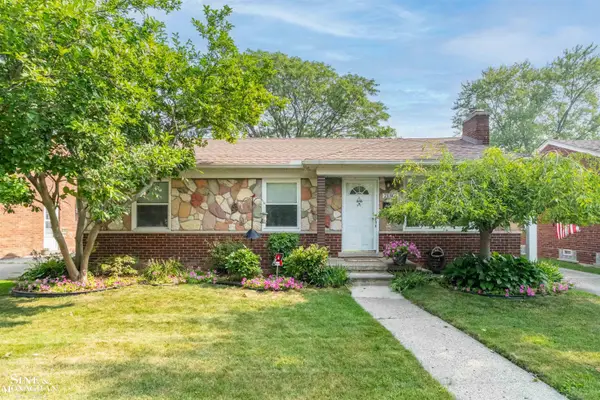 21305 Prestwick AVE, HarperWoods, MI 48225