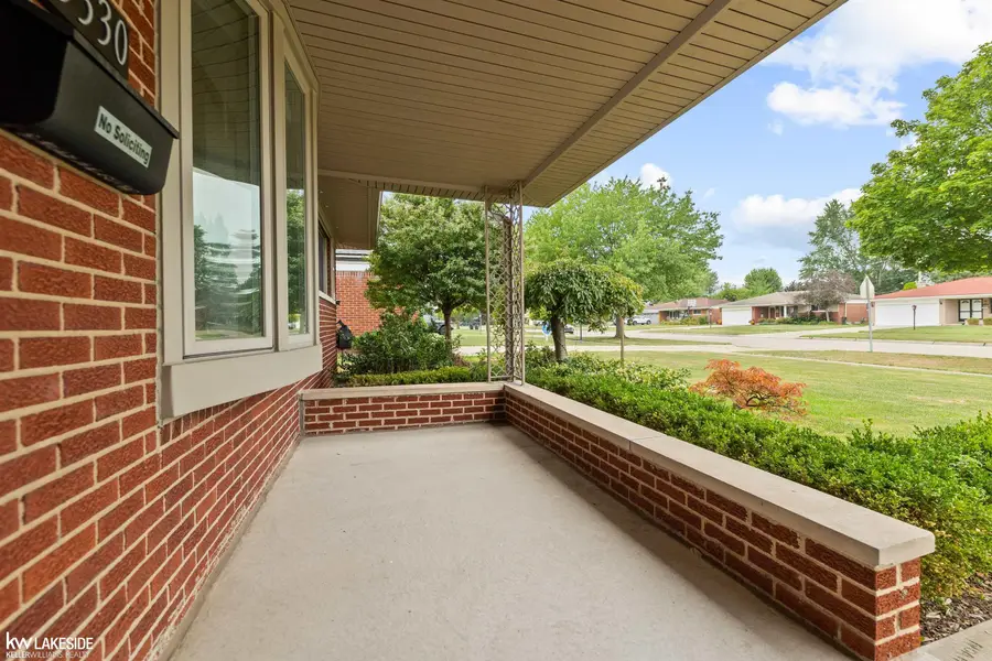 33330 Mina DR, Sterling Heights, MI 48312 - #2