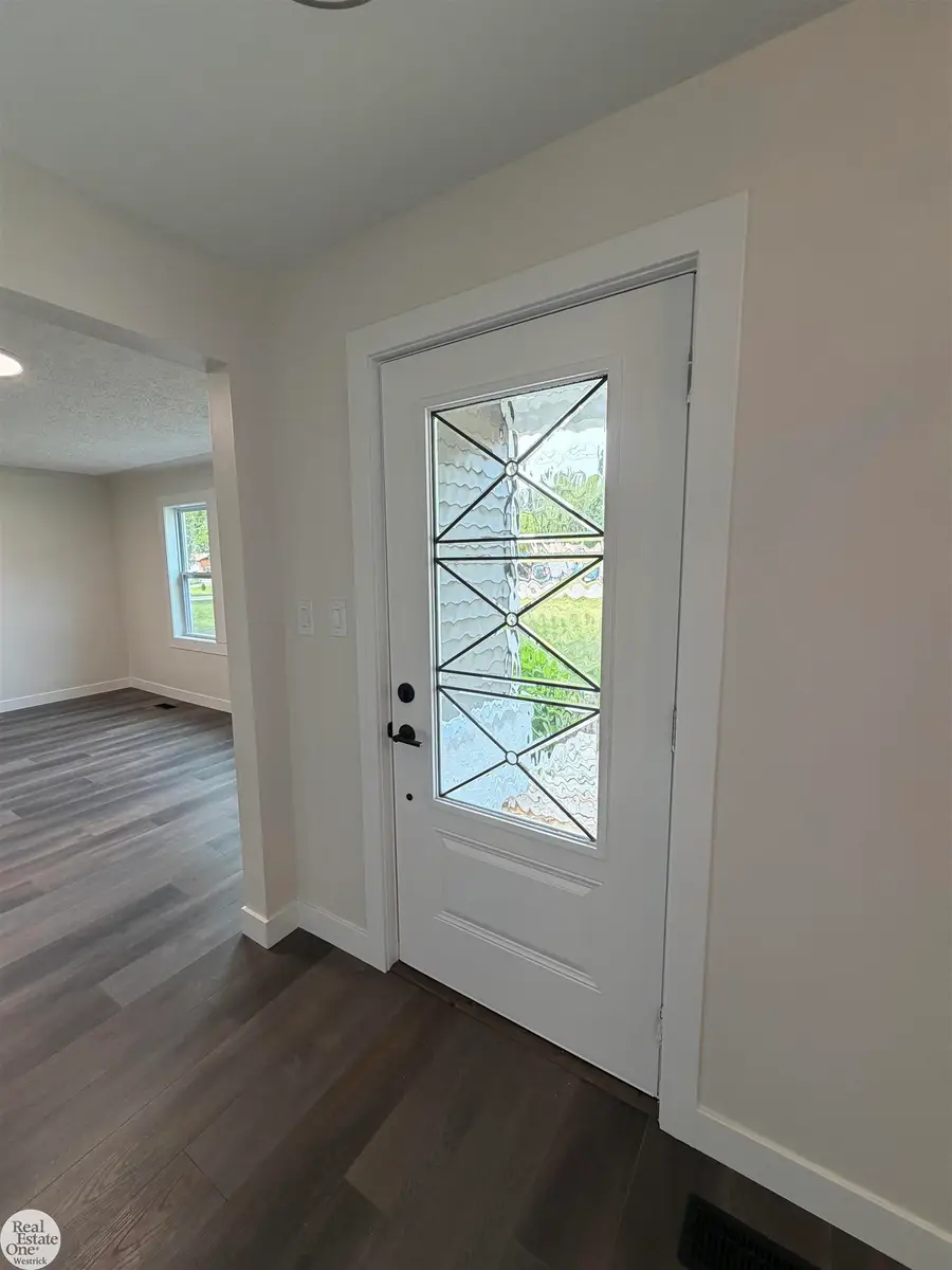 11188 Rhode DR, Shelby, MI 48317 - #2