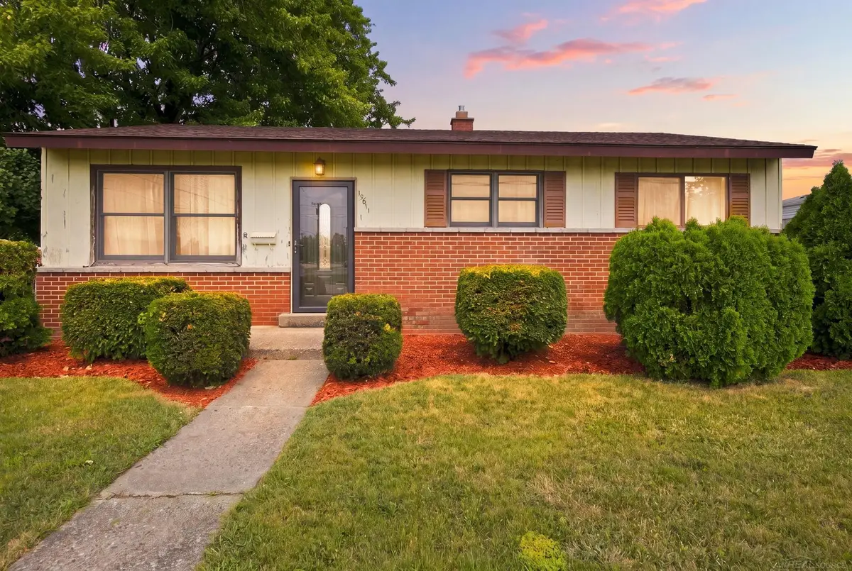 15611 common RD, Roseville, MI 48066 - #1