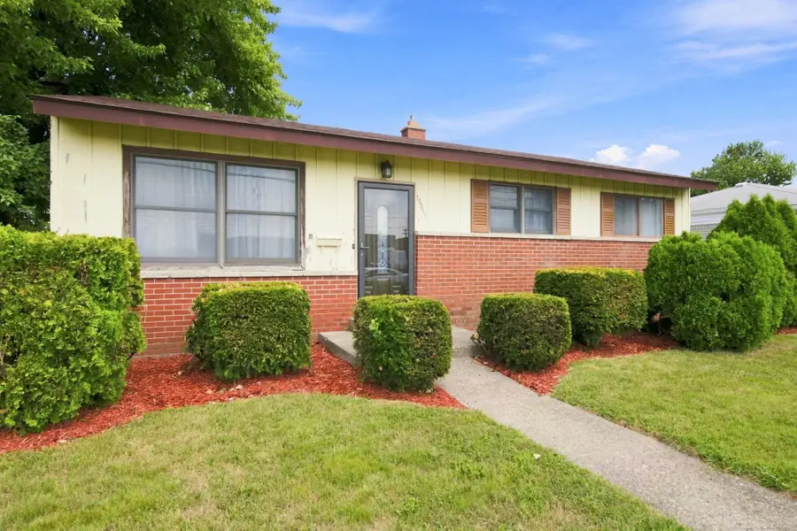 15611 common RD, Roseville, MI 48066 - #3