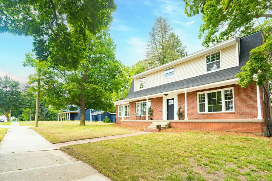 411 N Main ST, Lapeer, MI 48446 - #2