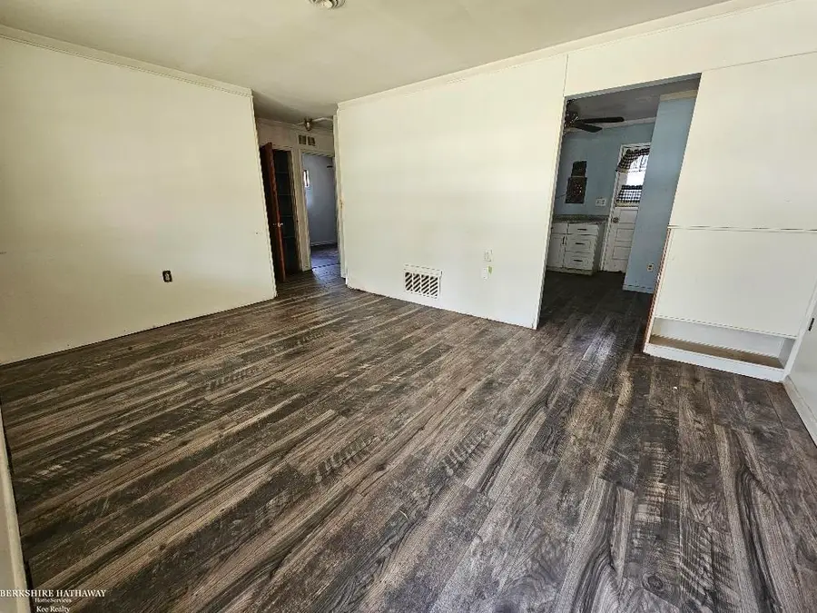 6017 Katherine ST, Taylor, MI 48180 - #2