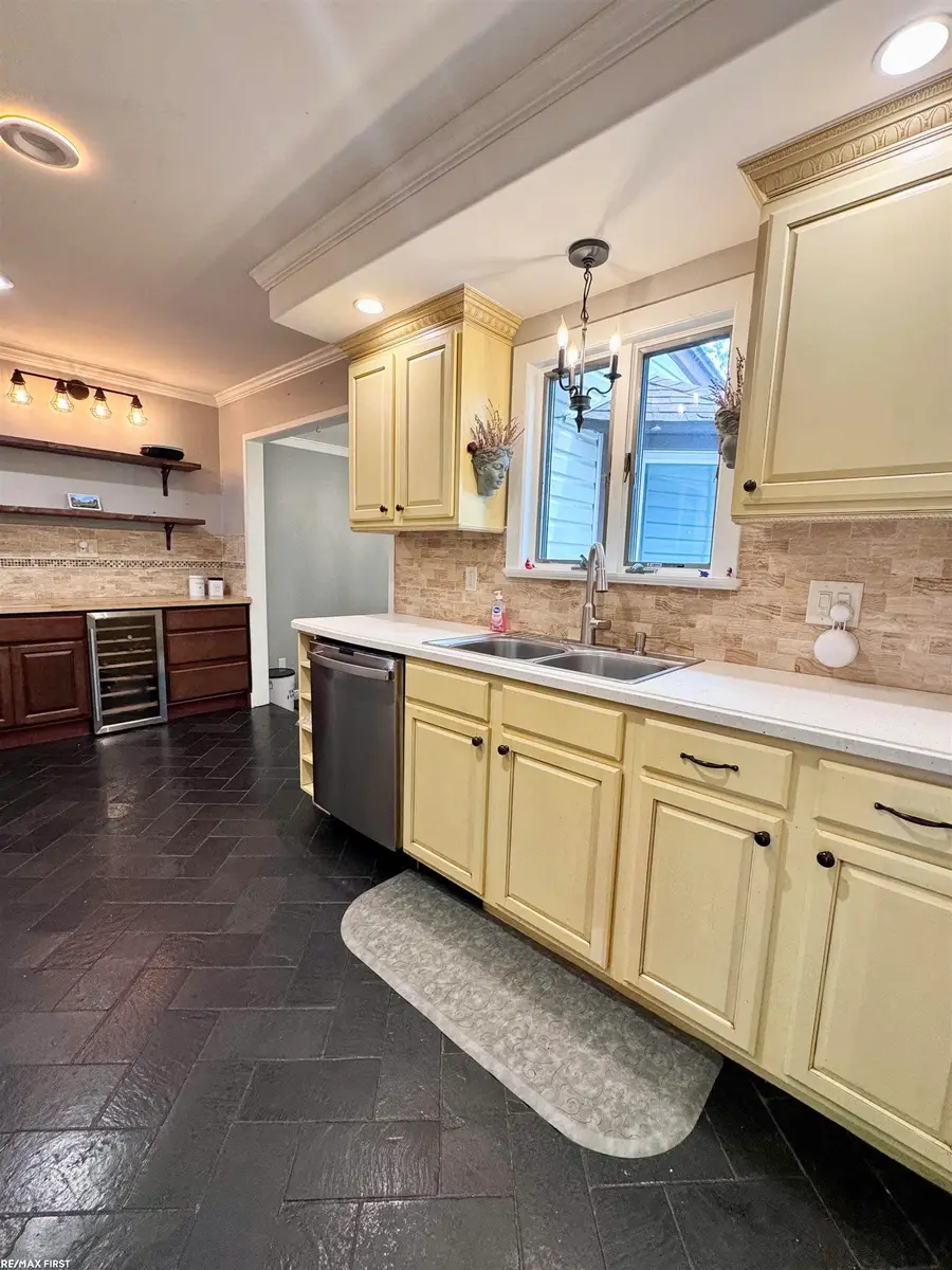 43327 Ryer CT, Sterling Heights, MI 48313 - #3