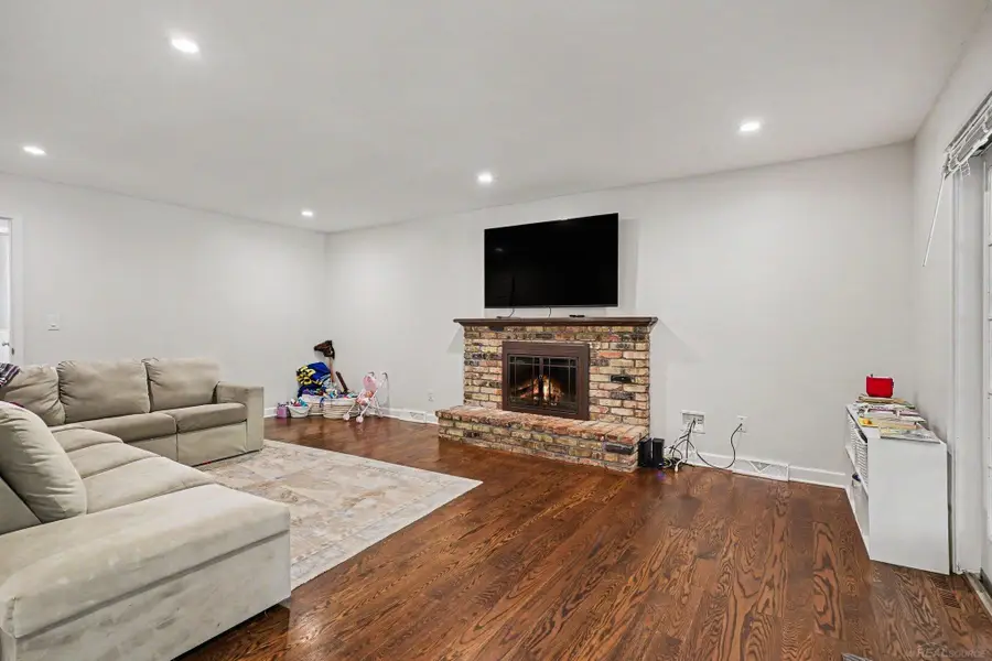 3229 Delevan DR, Saginaw, MI 48603 - #3