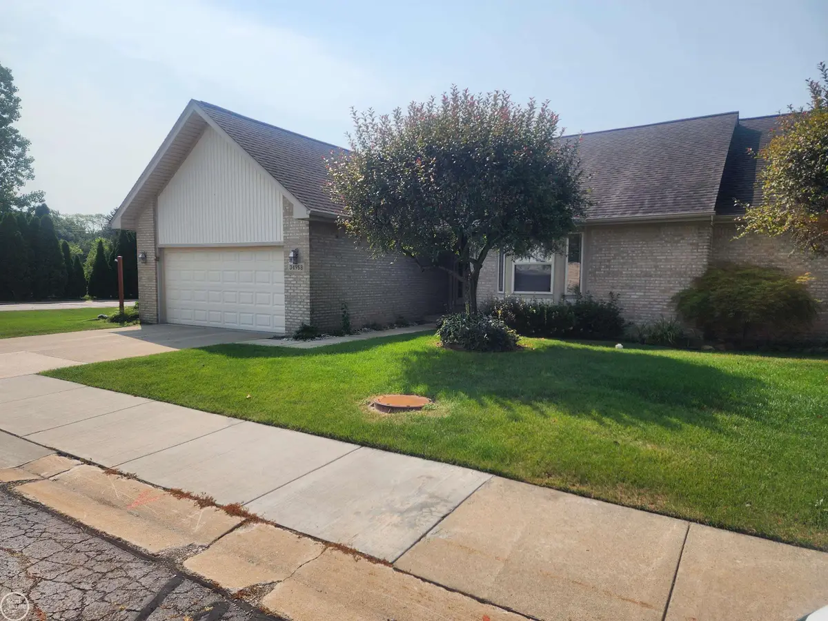 34958 Meadowlark LN, Richmond, MI 48062 - #1