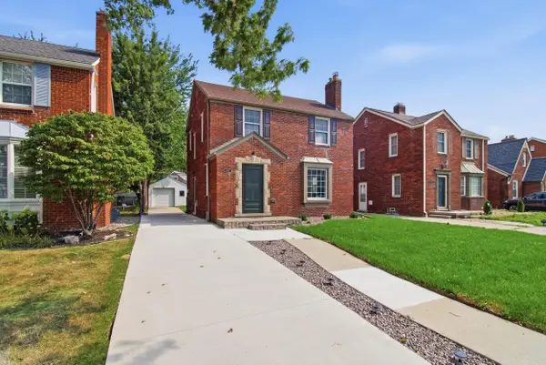 1342 Hollywood AVE, GrossePointeWoods, MI 48236