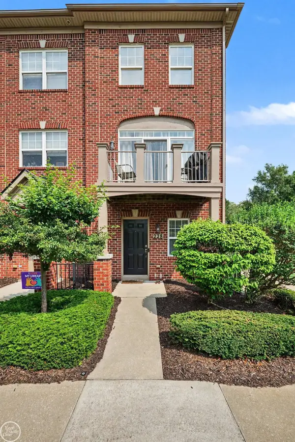 228 WRIGHT ST, Wixom, MI 48393