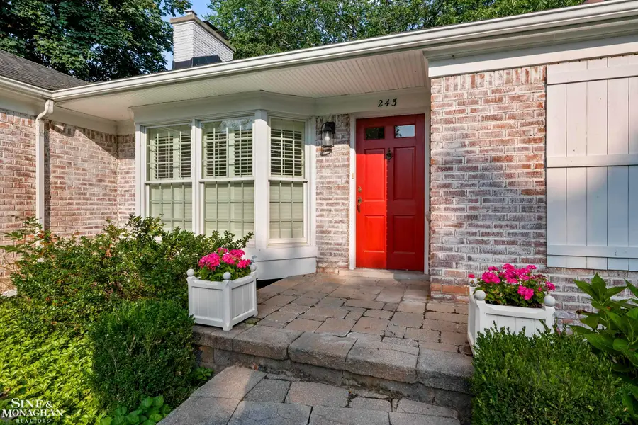 243 Beaupre AVE, Grosse Pointe Farms, MI 48236 - #2