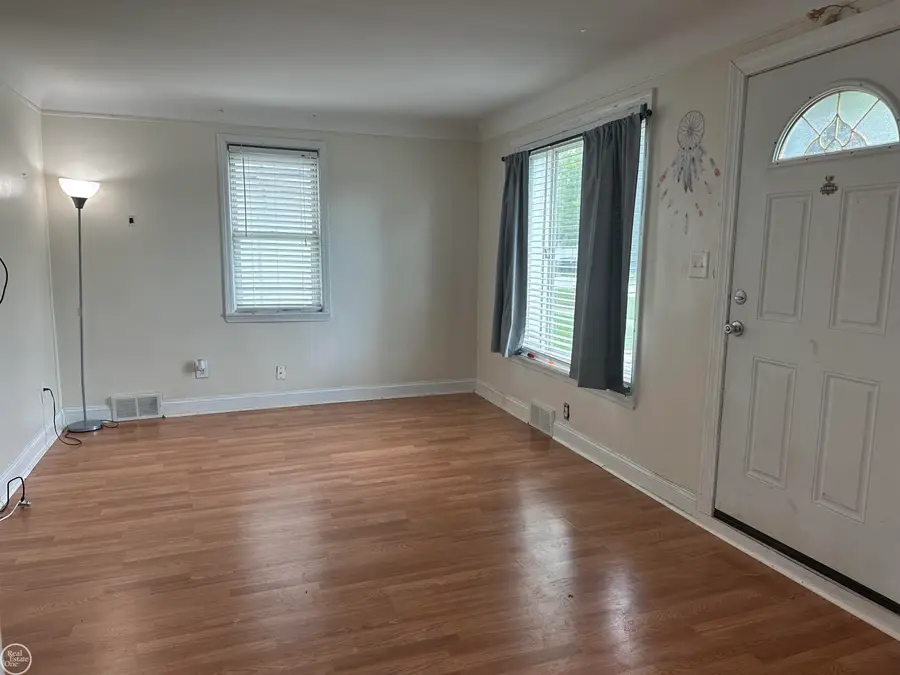 25143 Lawn ST, Roseville, MI 48066 - #2