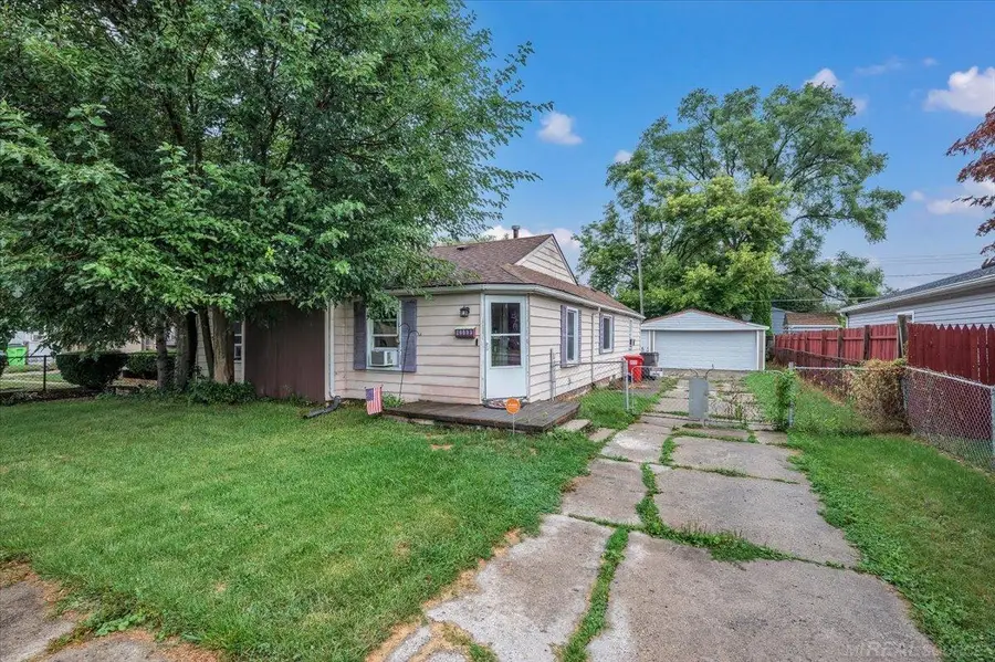 20833 Woodward DR, Clinton Township, MI 48035 - #2