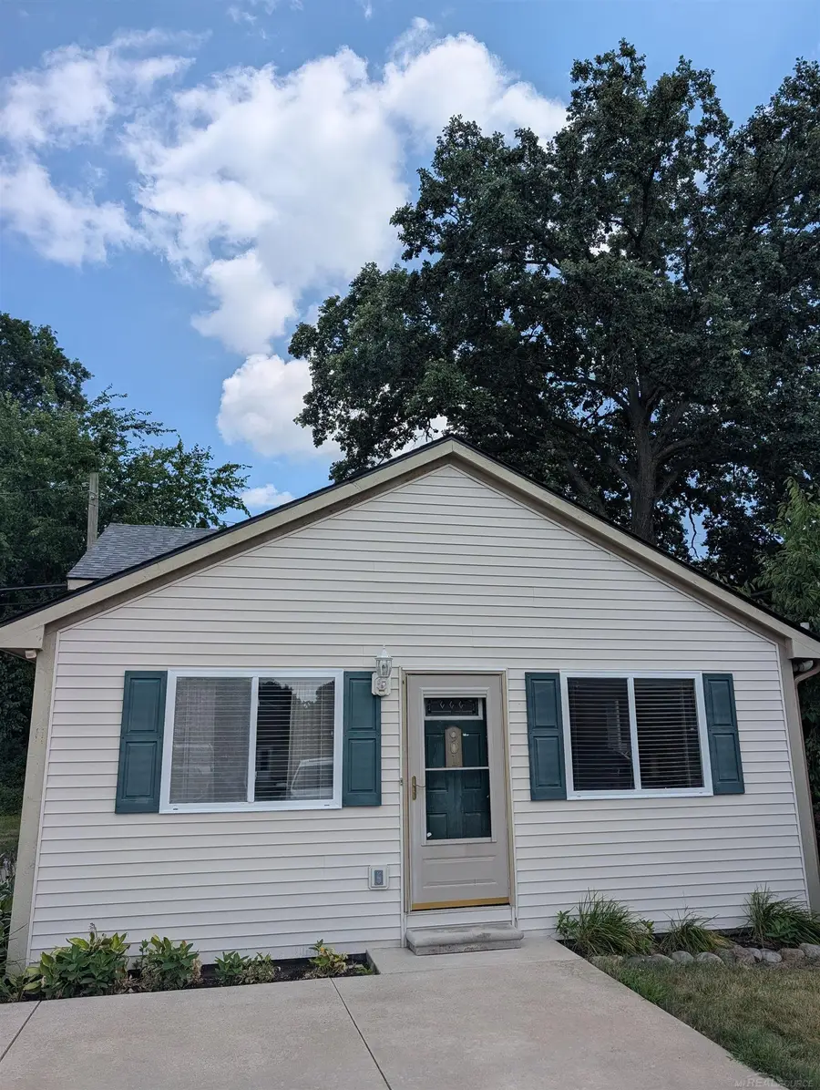 901 S Winding DR, Waterford, MI 48328 - #2