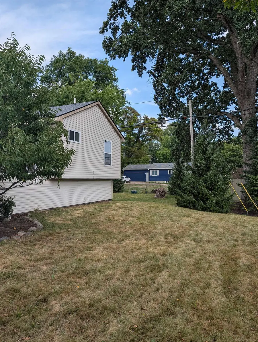 901 S Winding DR, Waterford, MI 48328 - #3